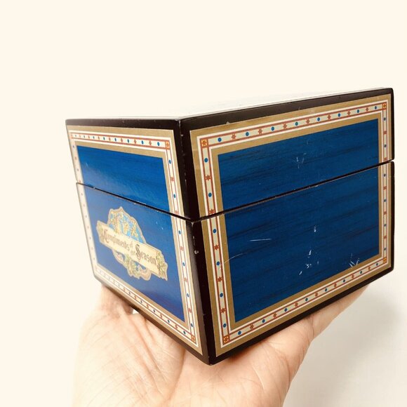 Mr. Christmas Vintage Light Up Motion Music Box Penguin Skating Igloo Tree Gift - Picture 6 of 10